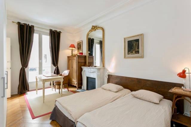 Charming Bedroom Paris Exterior foto